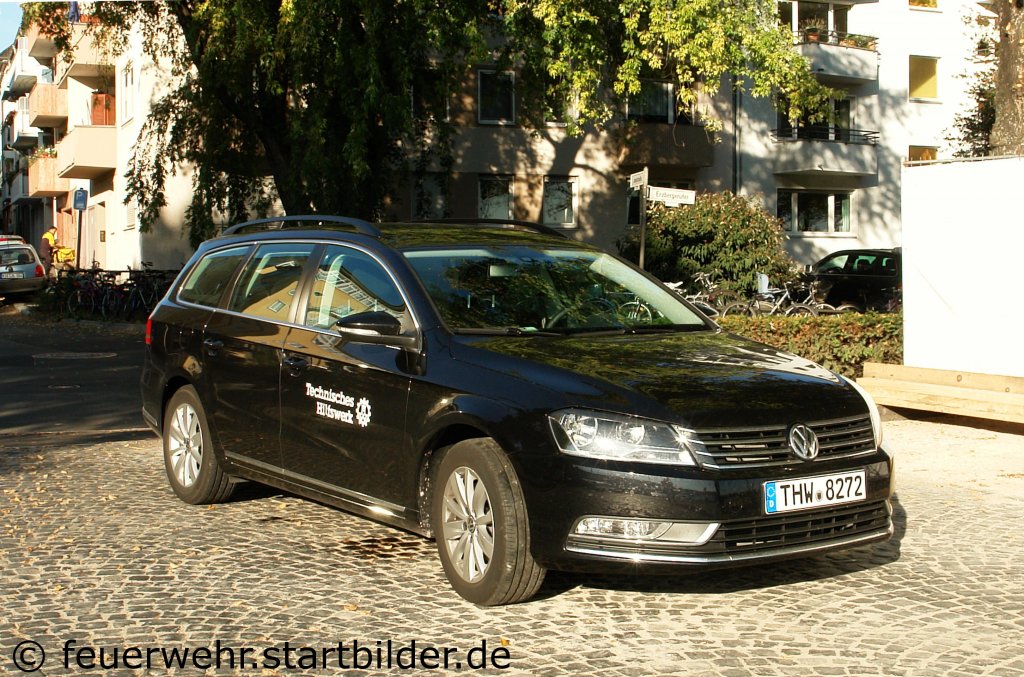 Beim THW gibt es nicht nur Blaue Fahrzeuge.
Dieser VW (THW 8272) ist im Schwarzen Farbkleid unterwegs.
Aufgenommen beim NRW Tag 2011 in Bonn.
