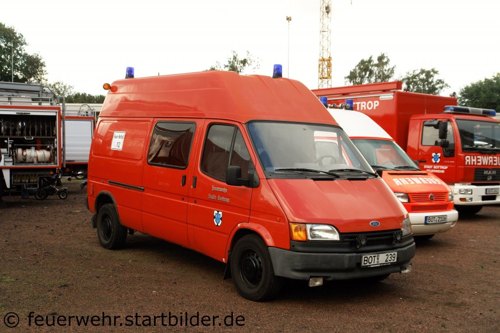 Dieser Ford Transit wird als Transportfahrzeug eingesetzt.
Aufgenommen am 18.9.2011 beim Tdo der FF Altstadt.