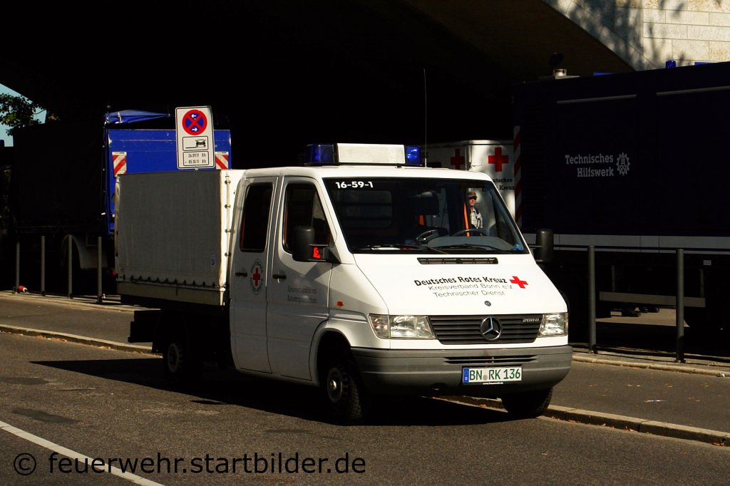 Dieser GW-Technik geh�rt zum DRK Bonn.
Aufgenommen beim NRW Tag 2011 in Bonn.