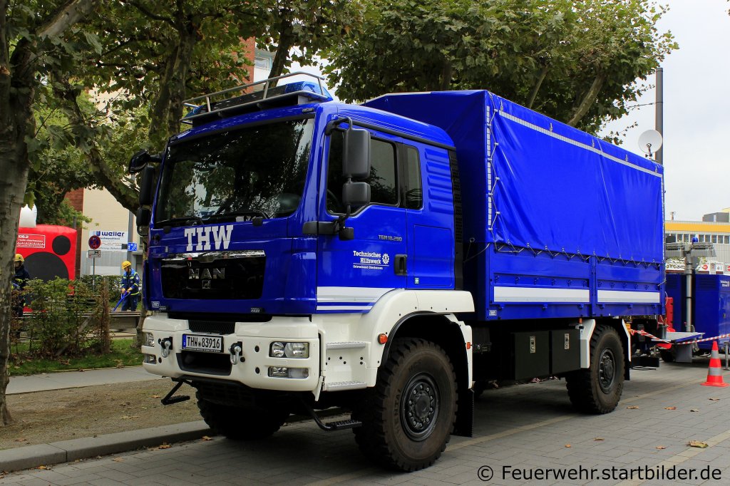 Dieser MAN (THW 83916) geh�rt beim THW Oberhausen zur Fachgruppe Elektroversorgung. 
Aufgenommen beim Blaulichttag 2012 in Oberhausen,29.9.2012.