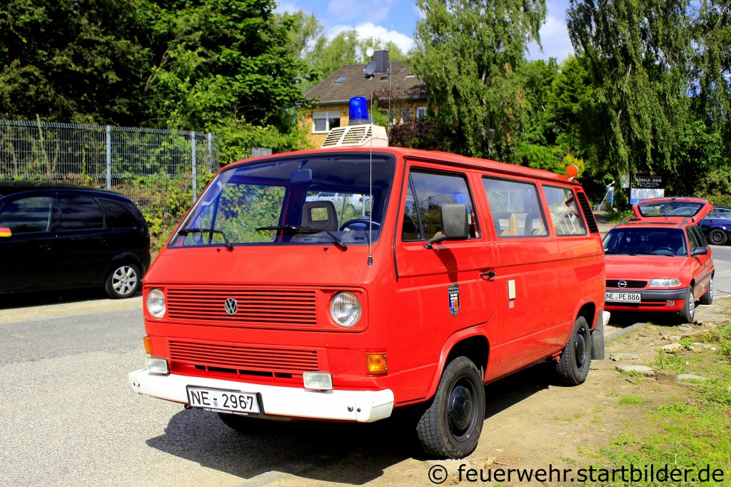 Dieser MTW (Florian Neuss 6/19/12) kommt von der Feuerwehr Kaarst.
Aufgenommen beim Tdot der FF Neuss Furth 17.6.2012.