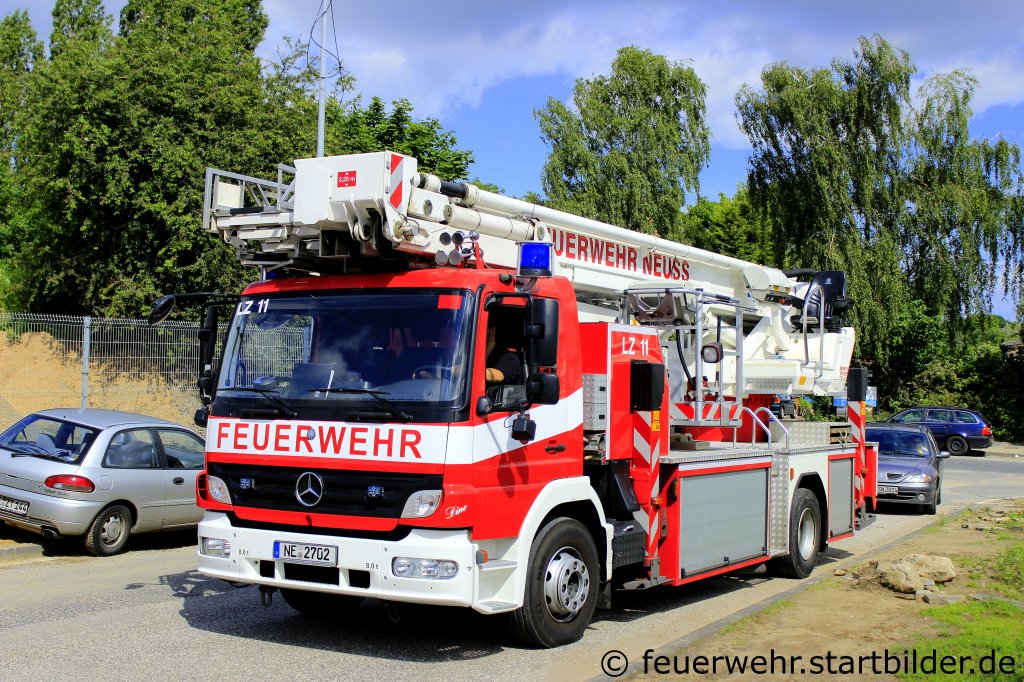 Dieser TLK 23/23 (Florian Neuss 1/36/12) geh�rt zur FF Neuss Stadtmitte.
Aufgenommen beim Tdot der FF Neuss Furth 17.6.2012.