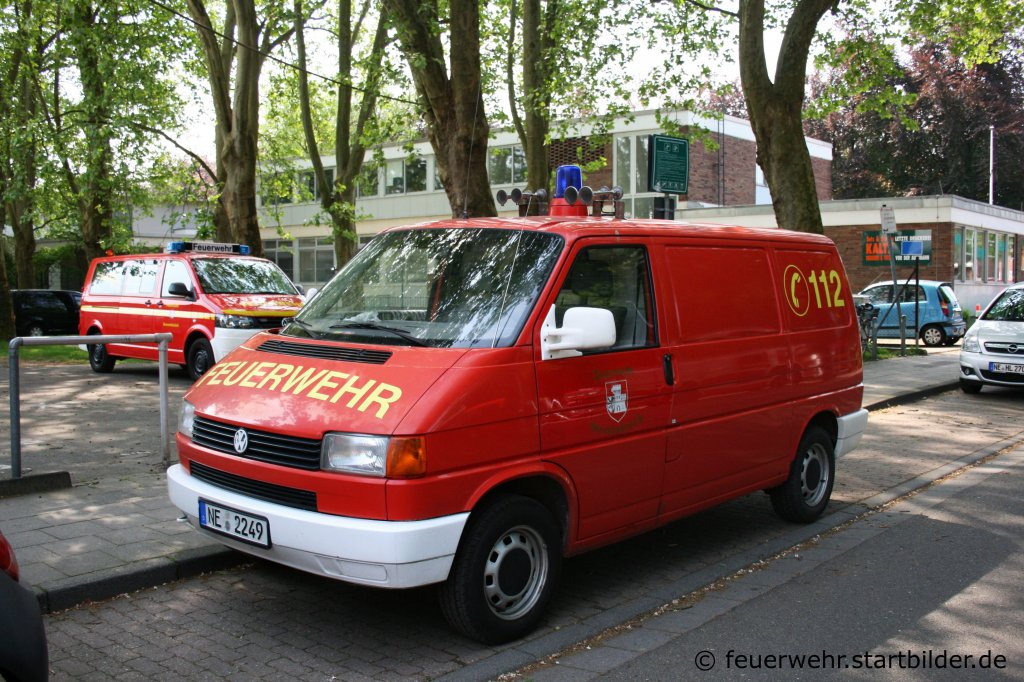 Dieser VW T5 (NE 2249) wird f�r Transporte aller art Eingesetzt.
Aufgenommen in Grevenbroich am 30.4.2011.