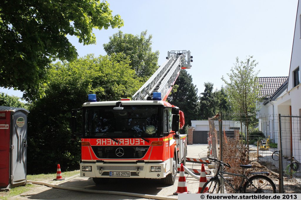 DLK 23/12 (D US 2976) der Feuerwehr D�sseldorf.
Aufgenommen beim Feuerwehrfest 20 Jahre JF Wittlaer, 19.5.2013.