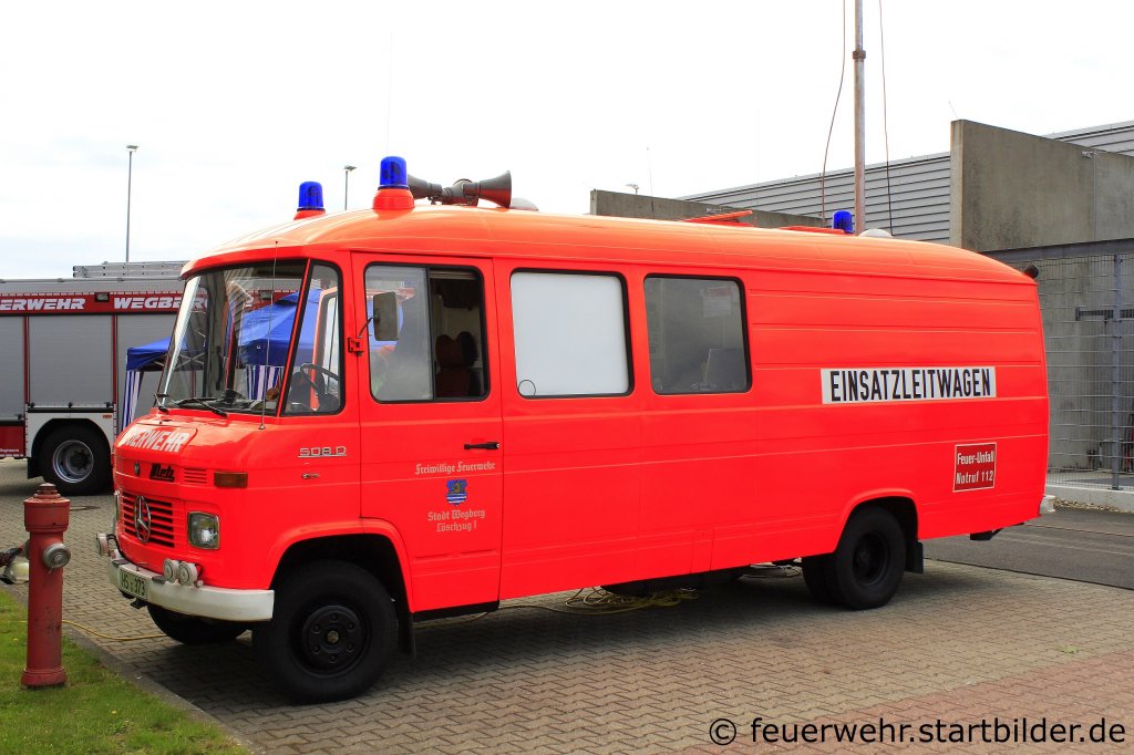 ELW 2 (Florian Heinsberg 11/12/1) der Feuerwehr Wegberg LZ 1.
Aufgenommen beim Tag der Offenen T�r von Siemens in Wegberg.