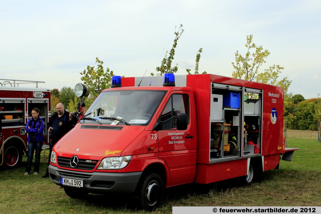 Fahrzeug (KH I 592) der Werkfeuerwehr Michelin aus Bad Kreuznach.
Aufgenommen beim Jubil�um 50 Jahre LFV-Rheinland-Pfalz in Mainz,6.10.2012.
