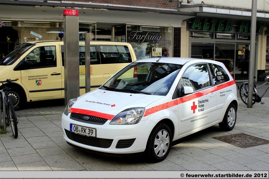 Fahrzeug (OB RK 39) des DRK Oberhausen.
Aufgenommen beim Blaulichttag 2012 in Oberhausen,29.9.2012.