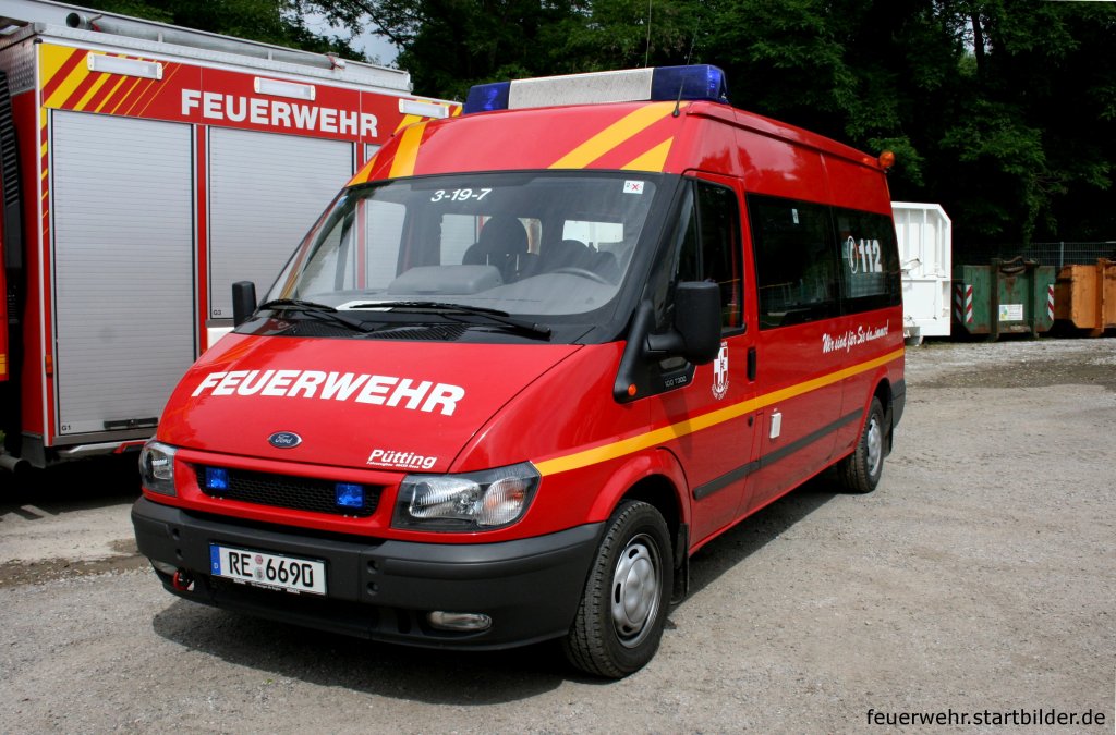 Feuerwehr Dorsten
3/19/7
RE 6690
MTF
Ford 100 T300
Aufgenommen beim Tag der offenen T�r der Feuerwehr Dorsten, 13.6.2010.