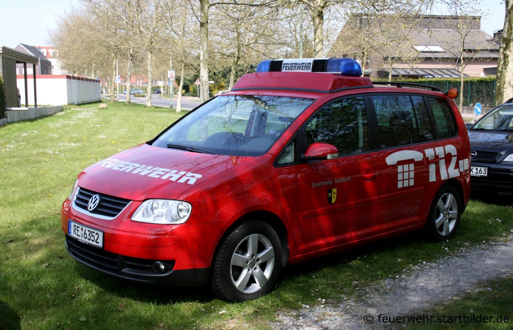 Feuerwehr Gladbeck
LZ Rentford
Florian Gladbeck 4/10/1
RE 6352
Kdow
VW
Aufgenommen bei Tag der Offenen T�r der Feuerwehr Gladbeck Rentfort,24.4.2010 