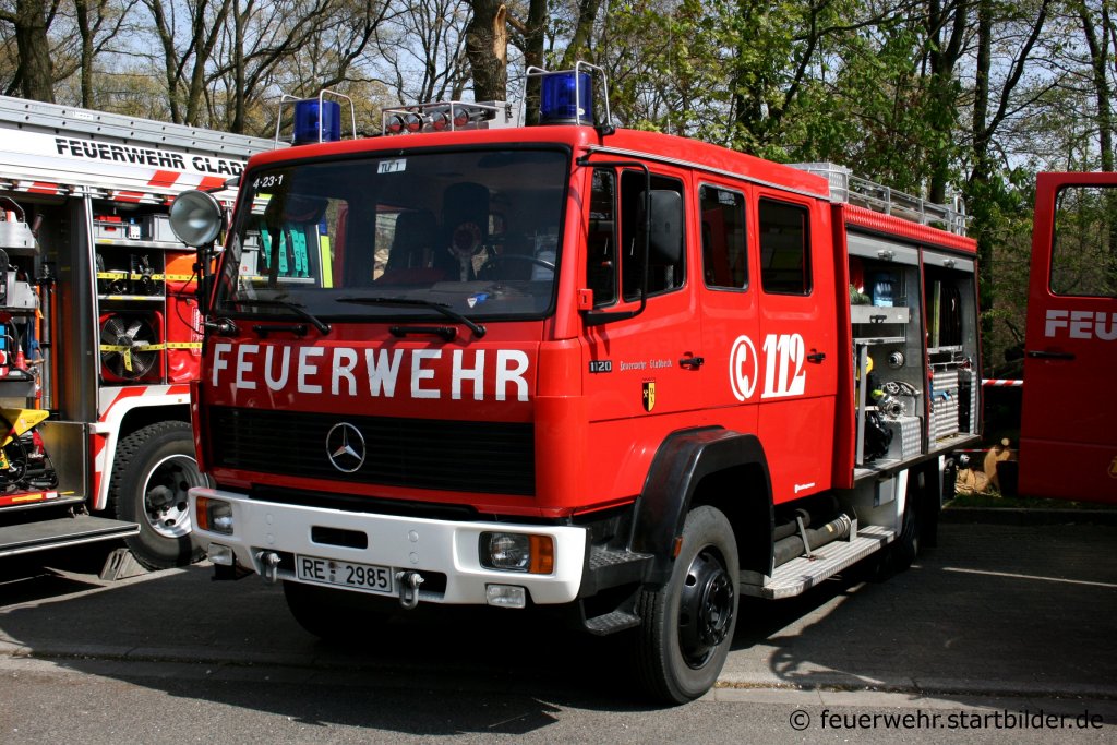 Feuerwehr Gladbeck
LZ Rentford
Florian Gladbeck 4/12/1
RE 2985
TLF 16/25
MB 1120
Aufgenommen bei Tag der Offenen T�r der Feuerwehr Gladbeck Rentfort,24.4.2010 
