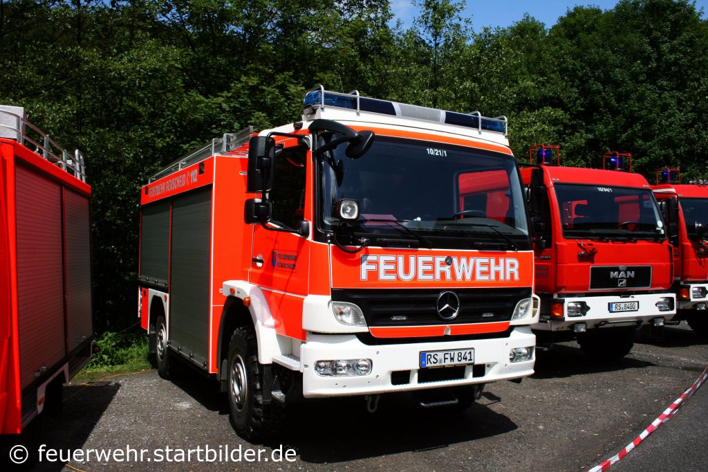 Feuerwehr Remscheid
TLF 16/42 (Funk:10/21/01).
Aufgenommen beim Tag der offenen T�r der Feuerwehe Remscheid am 18.6.2011.

