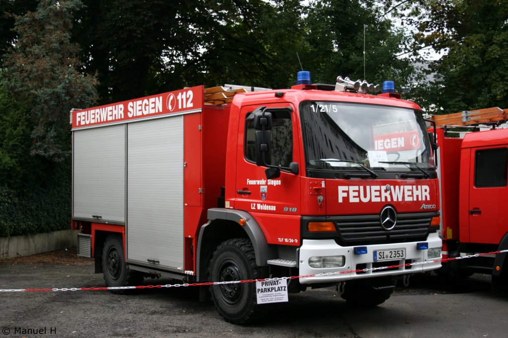 Feuerwehr Siegen
SI 2353
DB Atego
TLF 16/24 TR
Aufgenommen beim NRW Tag in Siegen am, 18.9.2010.
