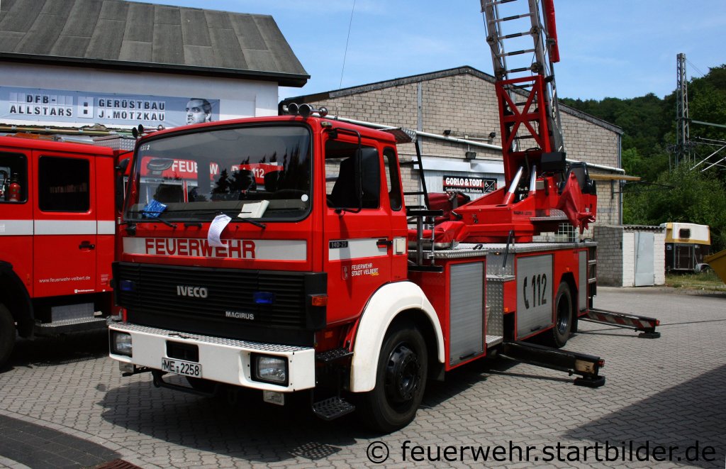 Feuerwehr Velbert
DLK 23/12 (ME 2258) (Funk:9/33/2).
Aufgenommen beim Tag der offenen T�r der Feuerwehr Velbert Langenberg, 4.6.2011.