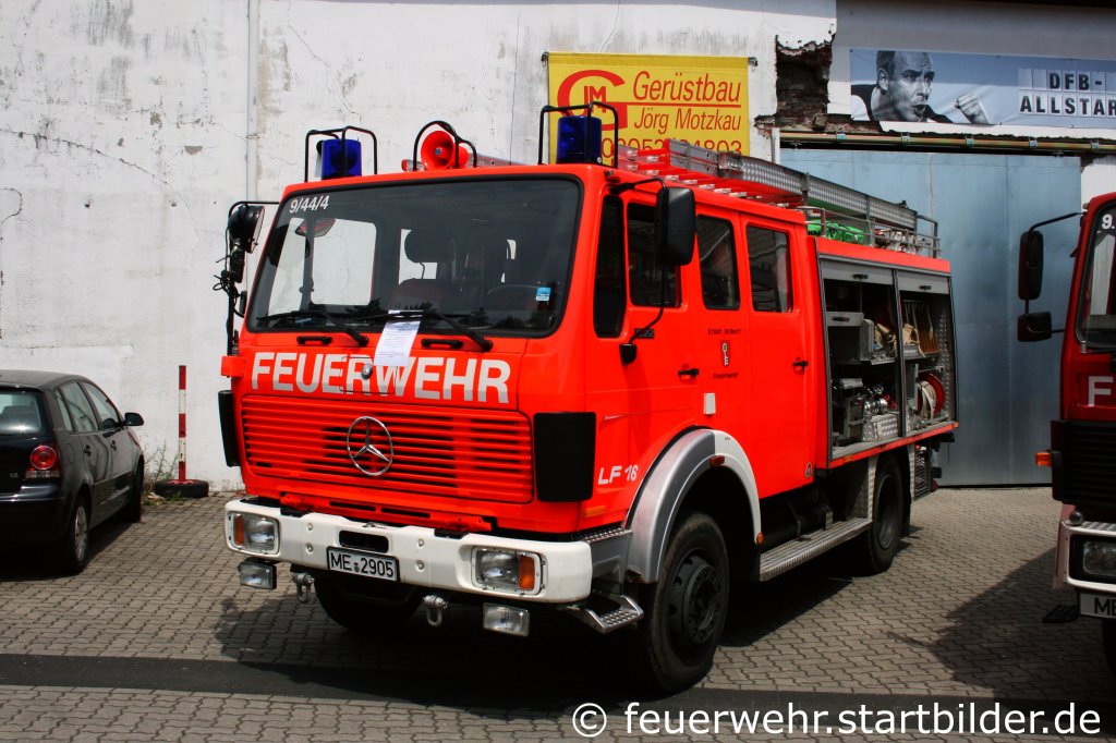 Feuerwehr Velbert
LF 16 (ME 2905) (Funk:9/44/4)
Aufgenommen beim Tag der offenen T�r der Feuerwehr Velbert Langenberg, 4.6.2011.
