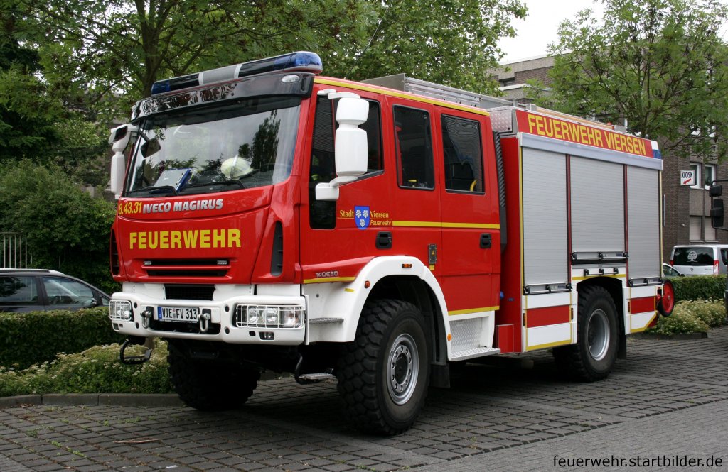 Feuerwehr Viersen
Florian Viersen 8/43/31
VIE FV 313
HLF 20/16
IVECO Magirus 140E30
Aufgenommen beim Tag der Offenen T�r der Feuerwehr Viersen Stadtmitte, 20.6.2010.