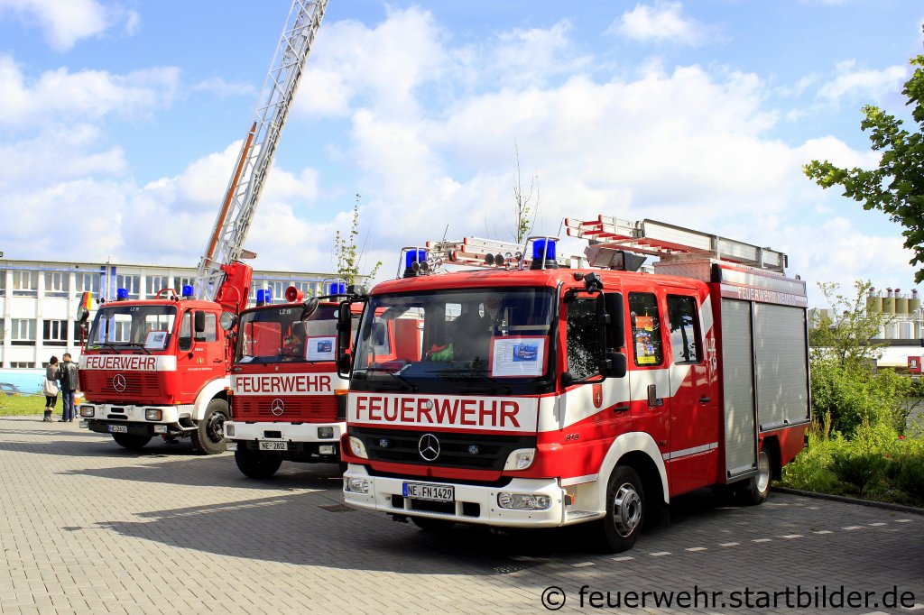 Hier ist der Fuhrpark der FF Neuss Furth zu sehen.
Aufgenommen beim Tdot der FF Neuss Furth 17.6.2012.