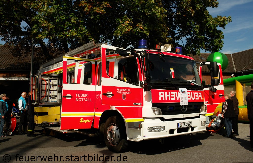 HLF 3-1 (3/46/01).
Es ist eins von zwei HLF der Wache 3.
Aufgenommen beim Tag der Offenen T�r der Wache 7 am 23.9.2011.
Das Fahrzeug hat einen 120 Liter Schaummitteltank und einem 1600 Liter Loschwassertank. 
