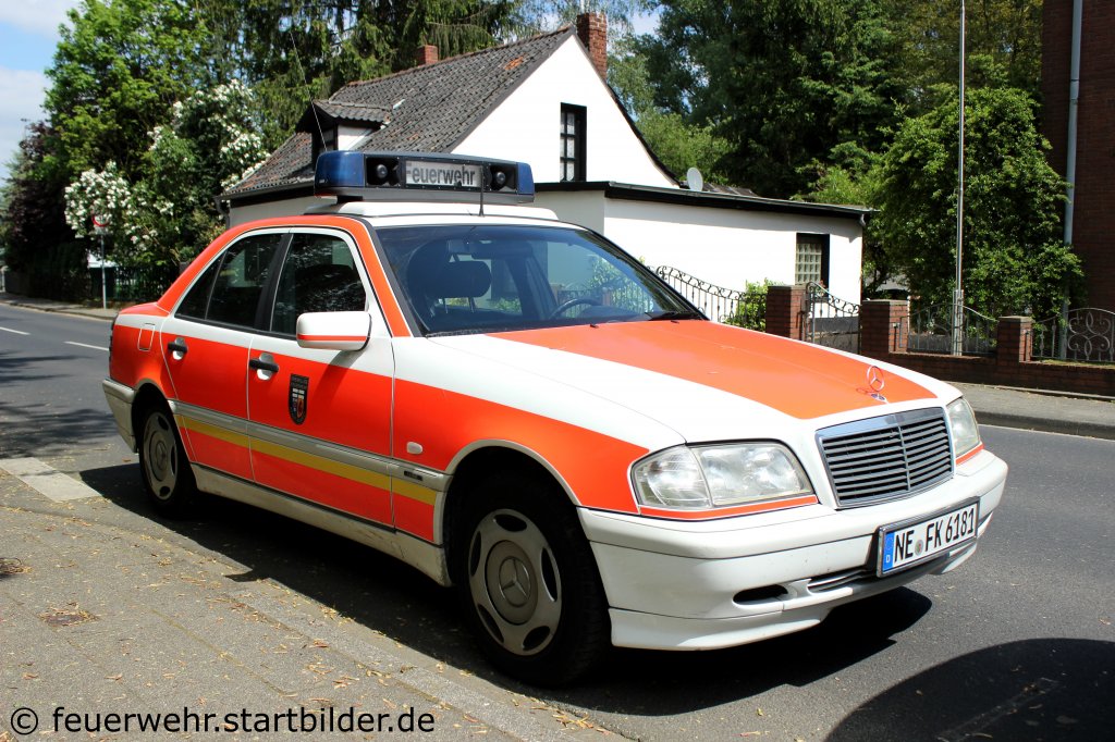 Kdow (6/10/01) der Feuerwehr Kaarst.
Aufgenommen beim Tdot der FF Rosellen am 13.5.2012.