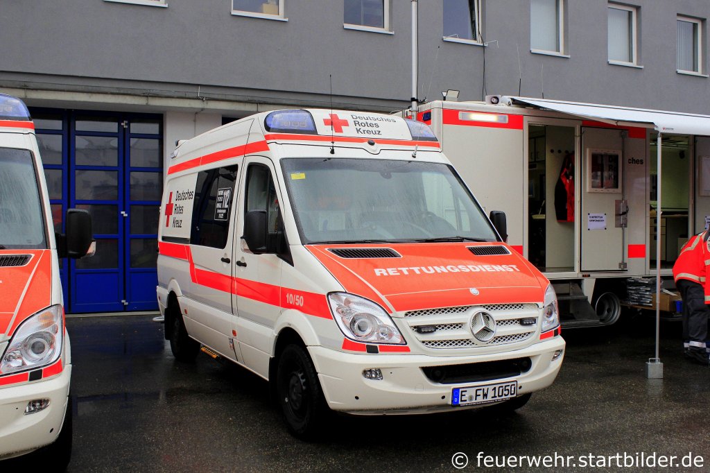 KTW 10/50 des DRK Essen.
Aufgenommen beim Tdot der BF Essen, 26.8.2012.