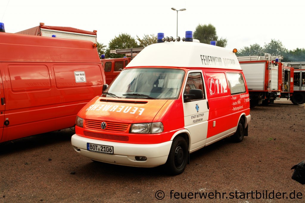 KTW (BOT 2106) mit WAS aufbau.
Aufgenommen am 18.9.2011 beim Tdo der FF Altstadt.