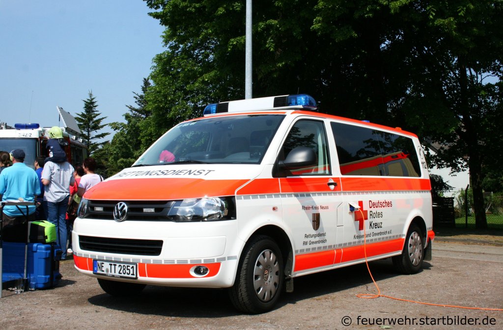 KTW DRK-Rhein Kreis Neuss (NE TT 2851) (Funk:2/85/1) auf MB T6.
Aufgenommen in Grevenbroich am 30.4.2010.