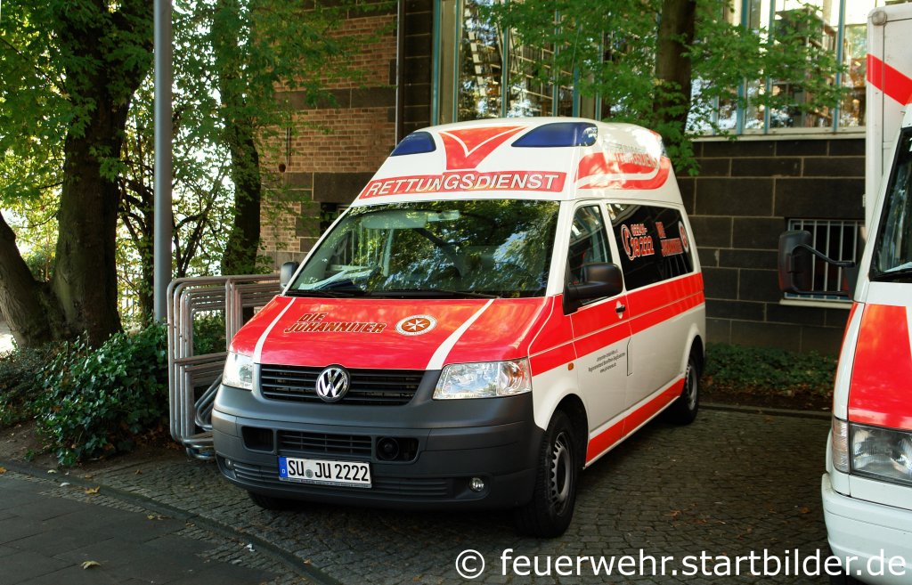 KTW (SU JU 2222) der Johanniter Euskirchen.
Aufgenommen beim NRW Tag 2011 in Bonn.