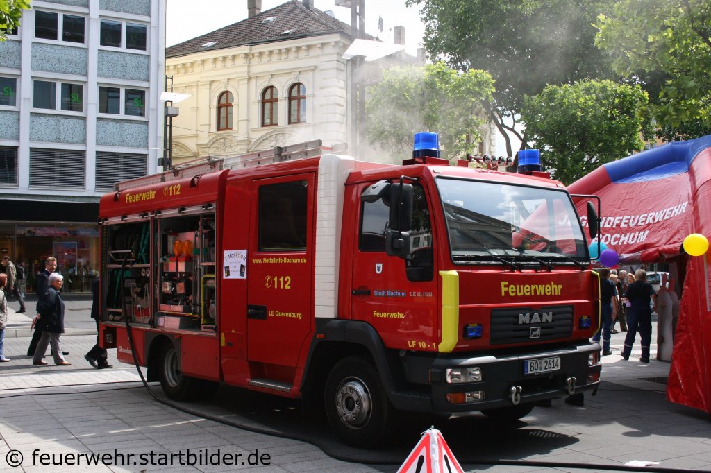 LF 10-6 (BO 2614) auf MAN LE 8.150 mit Rosenbauer Aufbau.
Aufgenommen in der Bochumer City am 28.5.2011.