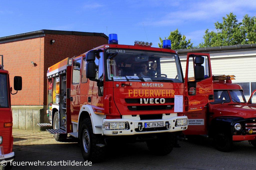 LF 10/6 (Florian Mettmann 3/42/2) der Feuerwehr Heiligenhaus.
Aufgenommen am 8.9.2012.