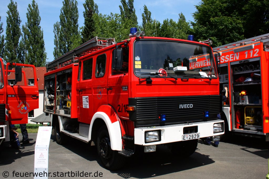 LF 16/12 (E 2929) (Florian Essen 5/44/4) der Feuerwehr Essen.
Das LF steht beim LZ Essen Kray.
