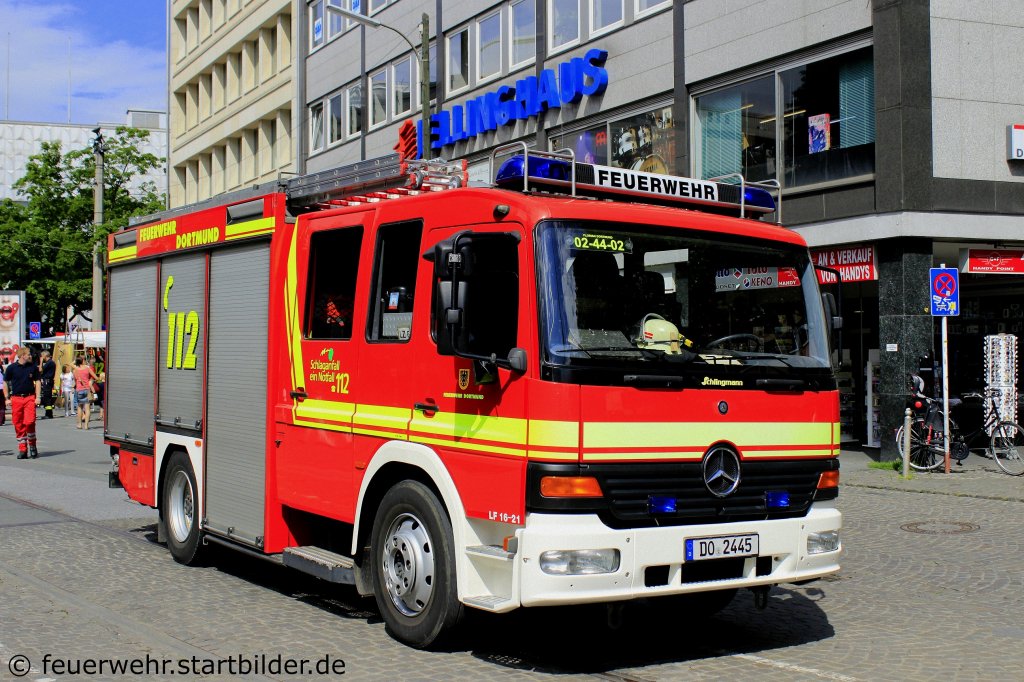 LF 16/12 (Florian Dortmund 2/44/2).
Aufgenommen beim Stadtfeuerwehrtag in Dortmund, 7.7.2012.