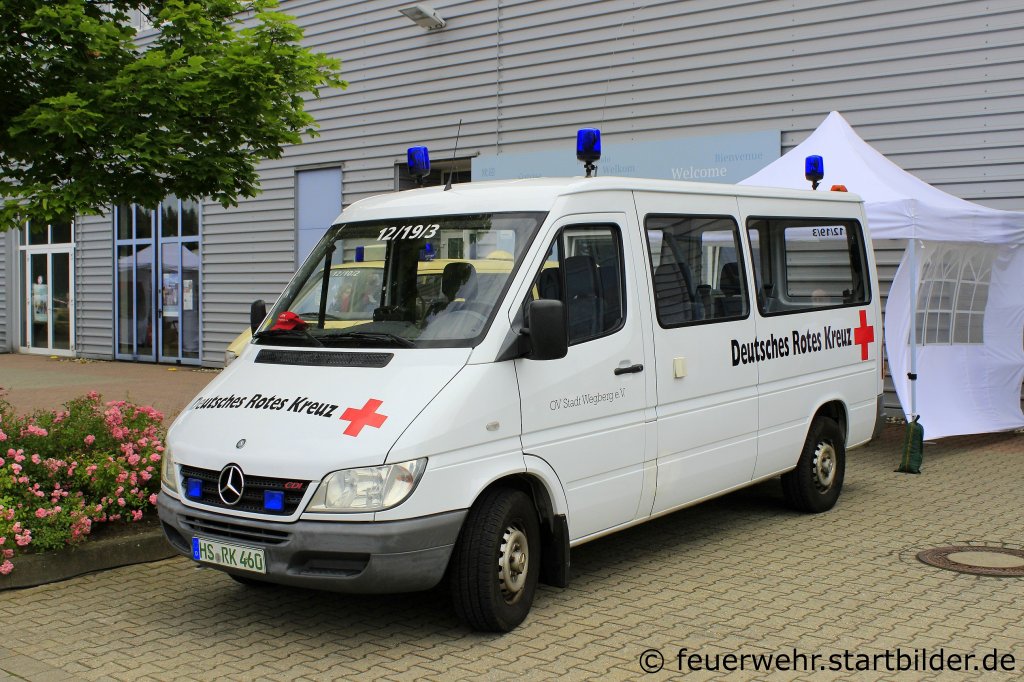 MTW (RotKreuz Heinsberg 12/19/3) des DRK Wegberg.
Aufgenommen beim Tag der Offenen T�r von Siemens in Wegberg.
