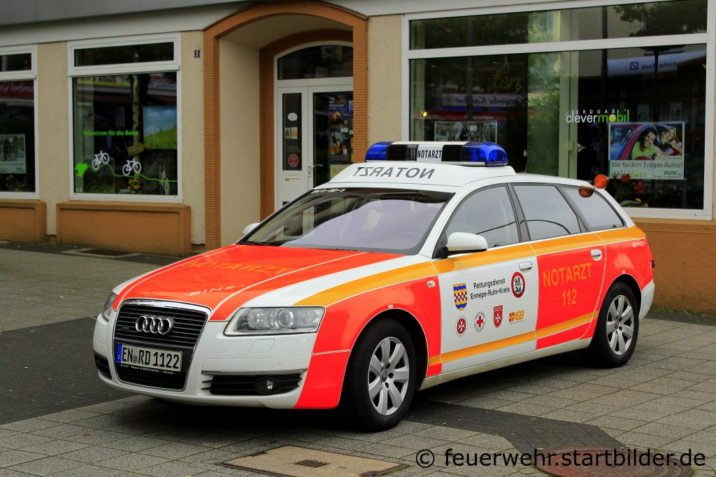 NEF (Rufname 0/82/01) der Feuerwehr Schwelm.
Dieses NEF ist Reservefahrzeug der FW Schwelm.
Aufgenommen beim Tag der Feuerwehr in Schwelm, 16.6.2012.