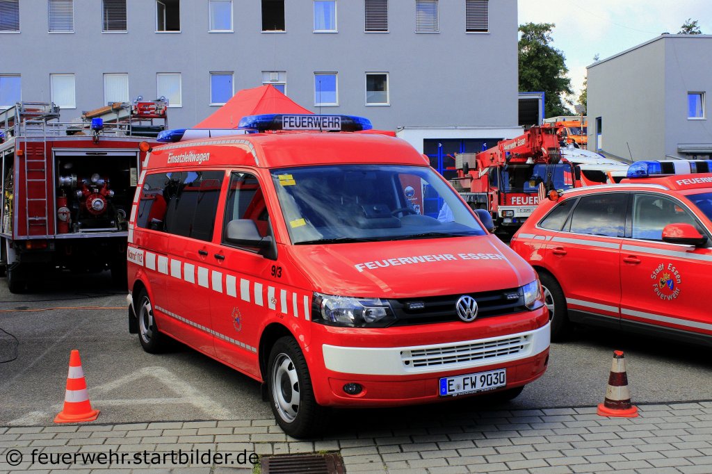 Neuer ELW 1 (Florian Essen 1/11/1) der Feuerwehr Essen.
Dieses Fahrzeug ist auf der Feuerwache 1 Stationiert.
Das Schwesterfahrzeug steht auf der Wache Manfredstrasse in R�ttenscheidt.
Aufgenommen beim Tdot der BF Essen, 25.8.2012.