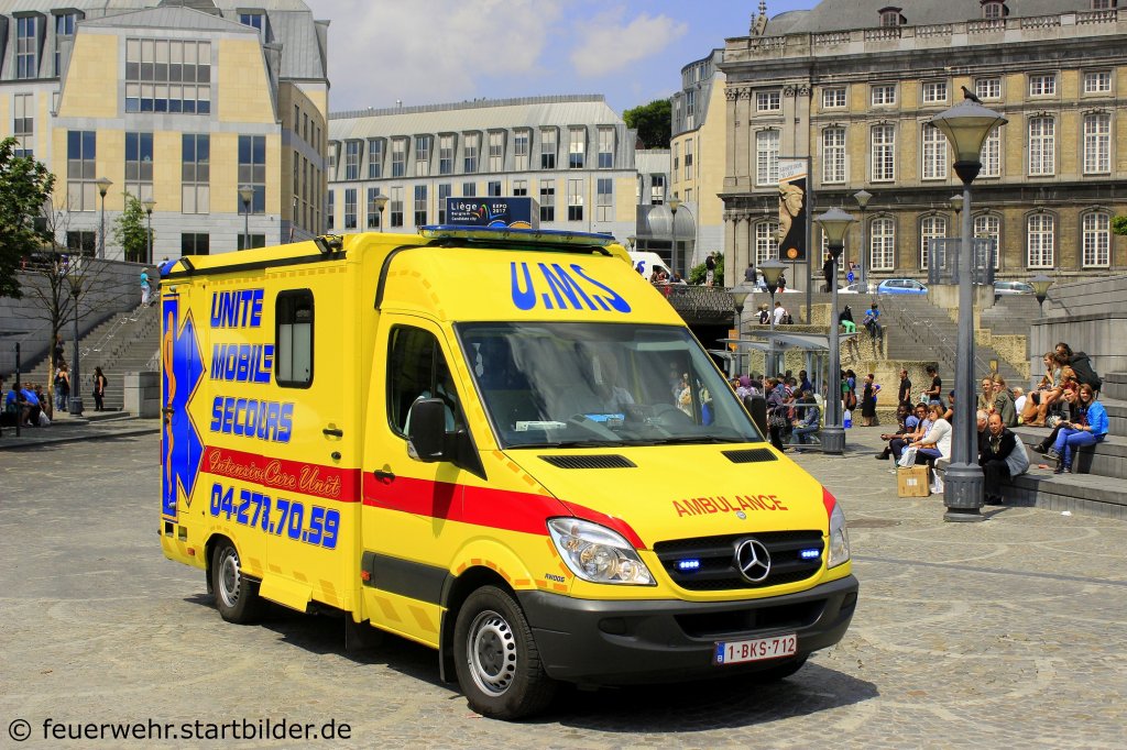 Privater RTW.
Aufgenommen in Liege am  26.6.2012.