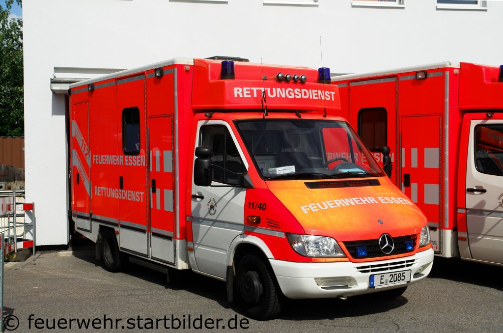 RTW 11/40 der Feuerwehr Essen.
Aufgenommen beim Tag der Offenen T�r der Feuerwache 1 in Essen, 10-11.9.2011.