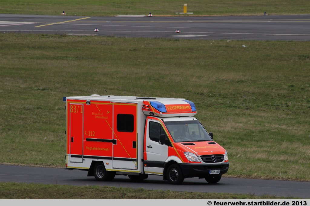 RTW (1/83/1) der Flughafen Feuerwehr D�sseldorf.
Aufgenommen am Flughafen D�sseldorf, 14.4.2013.