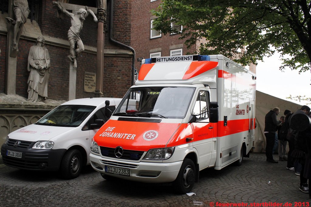 RTW (Florian D�sseldorf 23/83/2) der Johanniter D�sseldorf.
Aufgenommen beim Japantag in D�sseldorf, 25.5.2013.