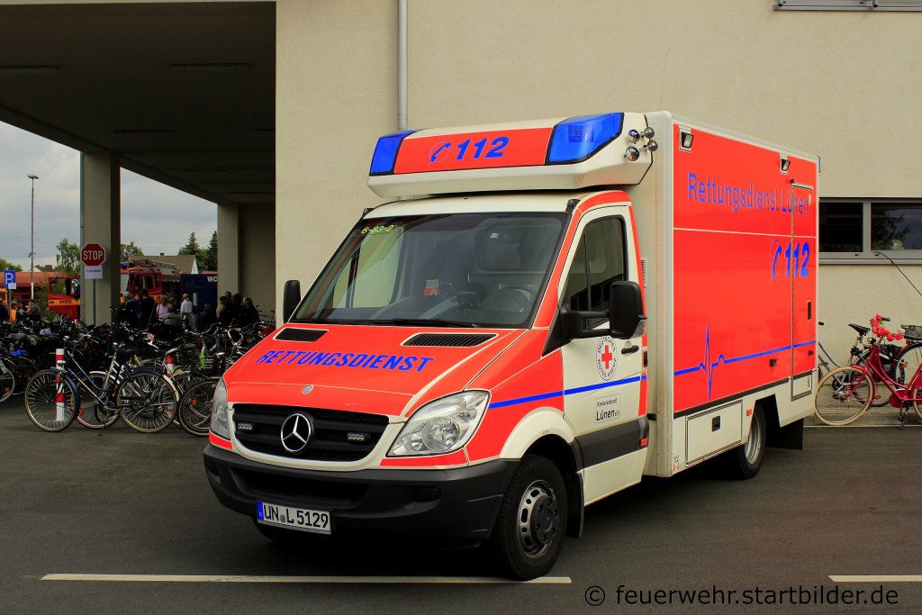 RTW (Florian Unna 6/83/2) des DRK L�nen.
Aufgenommen beim Tdot der Feuerwehr L�nen,15.9.2012.