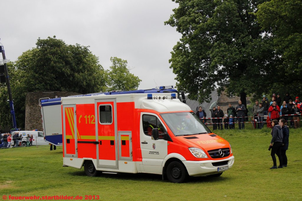 RTW (MH FW 2271) der Feuerwehr M�lheim/Ruhr.
Aufgenommen beim Tag der Hilfsorganisationen am 26.5.2013 in M�lheim.