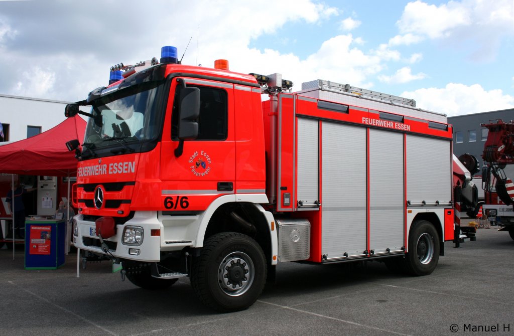 RW 2 (Florian Essen 1/52/1) der Feuerwehr Essen.
Aufgenommen am Tag der Offenen T�r der Feuerwehr Essen am 5.9.2010.