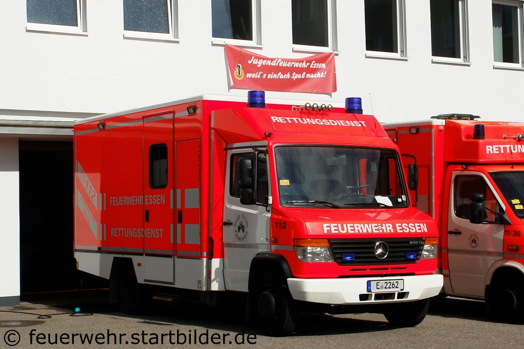 Schwerlast RTW 11/2 (Florian Essen 1/83/10) der Feuerwehr Essen mit Fahrtec Aufbau.
Aufgenommen beim Tag der Offenen T�r der Feuerwache 1 in Essen, 10-11.9.2011.