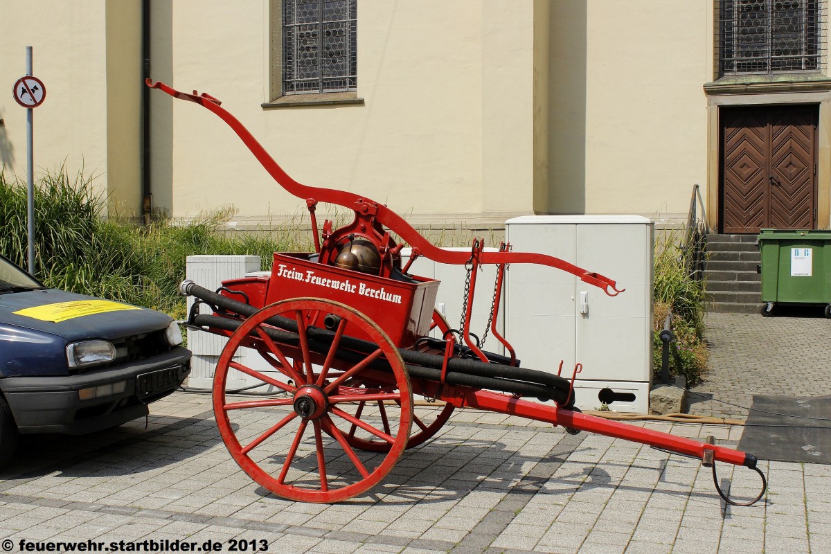 Historisches Löschgeräter der FF Hagen Berchum.