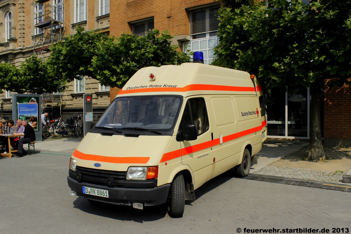 KTW (D RK 8861) des DRK D�sseldorf.
Aufgenommen am 13.7.2013 in D�sseldorf.
